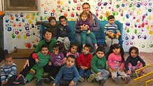 Unsere Freiwillige Aylin mit ihren Kindergarten-Kindern in Uruguay.